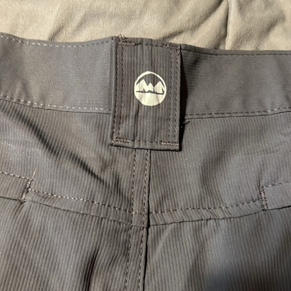 Men’s golf shorts one pair of black and one pair of dark gray - Picture 13 of 15